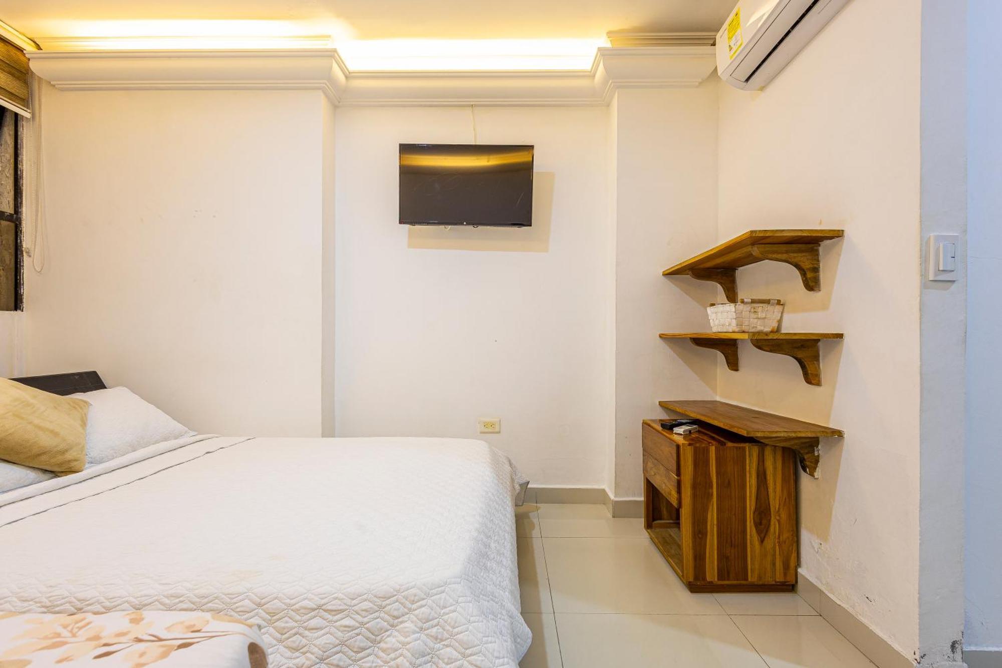 Catalina Bocagrande 1b