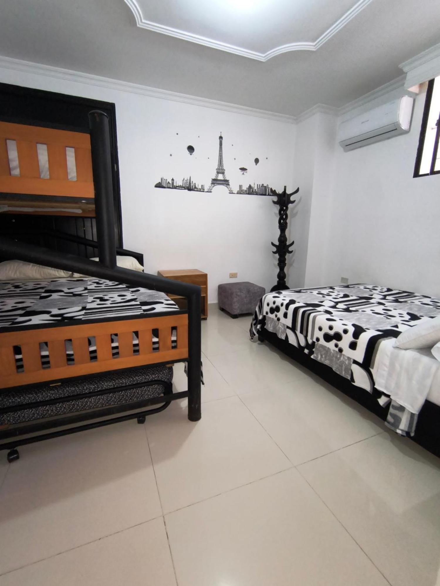 Catalina Bocagrande 1b